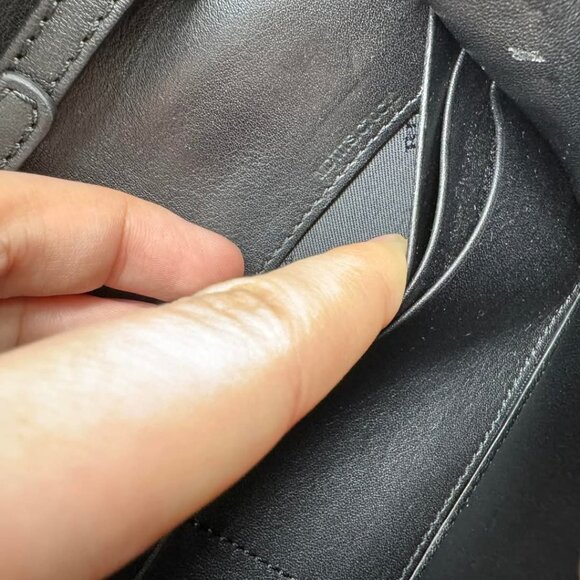 Burberry Leather Shoulder Bag 450-021925 - Picture 13 of 16